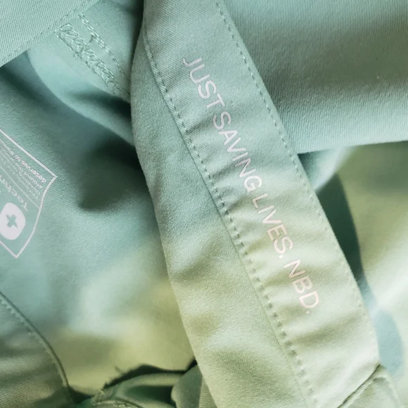 Figs Women's Mint Green Shirt. Medical Shirt. Size. Small. Technical Collection - Picture 4 of 6